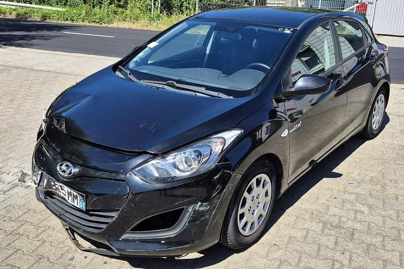Czarny (metalik, perła) Używany 2013 Hyundai i30 Hatchback | 12 700 zł - Obraz 1/4