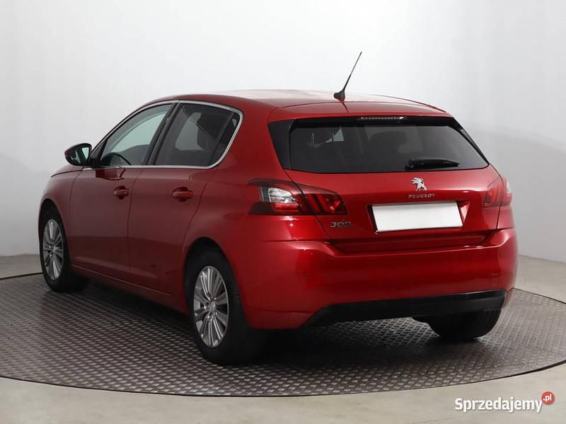 Używany Peugeot 308 2019 Czerwony Hatchback