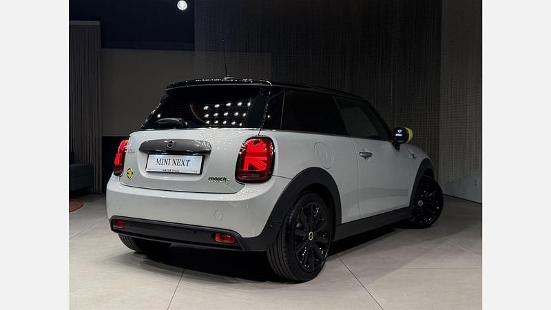 Używany Mini Cooper SE Hatch 75 kW (102 KM) 2020 White silver metallic metalizowany Hatchback