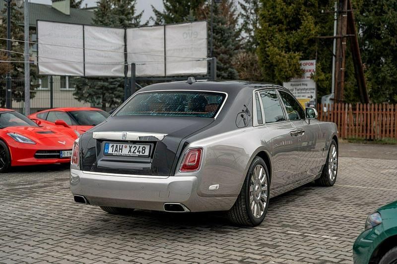 Używany Rolls Royce Phantom 571 KM (419 kW) 2021 Srebrny (metalik) Sedan/Limuzyna