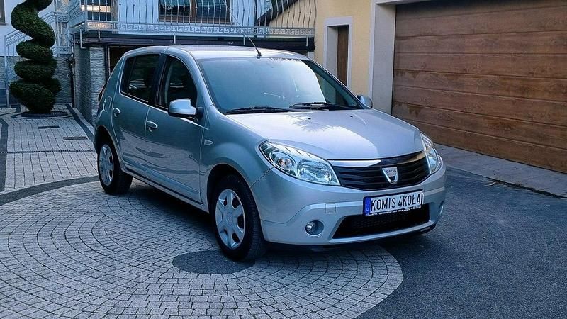 Srebrny (metalik) Używany 2008 Dacia Sandero Hatchback | 11 900 zł (Uczciwa cena) - Obraz 1/4
