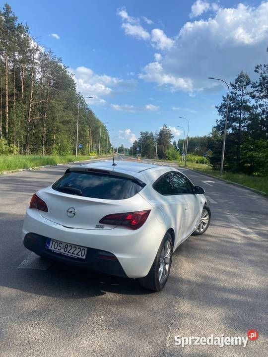 Biały Używany 2013 Opel Astra GTC Hatchback | 26 000 zł (Drogi) - Obraz 1/4