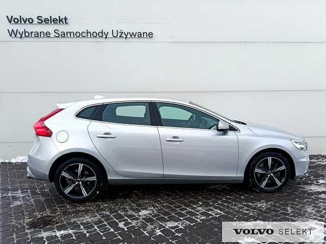 Używany Volvo V40 152 KM (111 kW) 2019 Srebrny