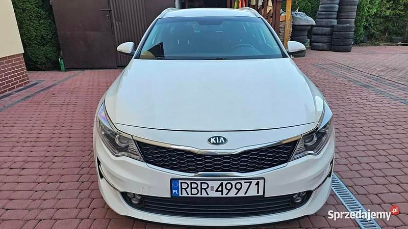 Używany Kia Optima 141 KM (103 kW) 2017 Biały Kombi