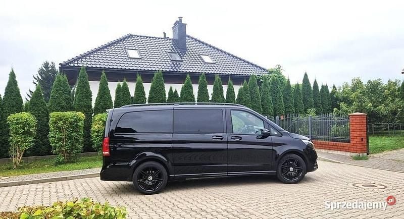 Używany 2023 Mercedes V300 Exclusive Minivan | 299 900 zł - Obraz 1/4