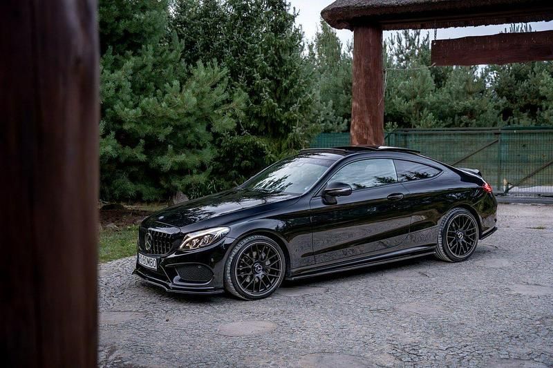 Używany Mercedes C200 AMG 184 KM (135 kW) 2017 Czarny Coupe