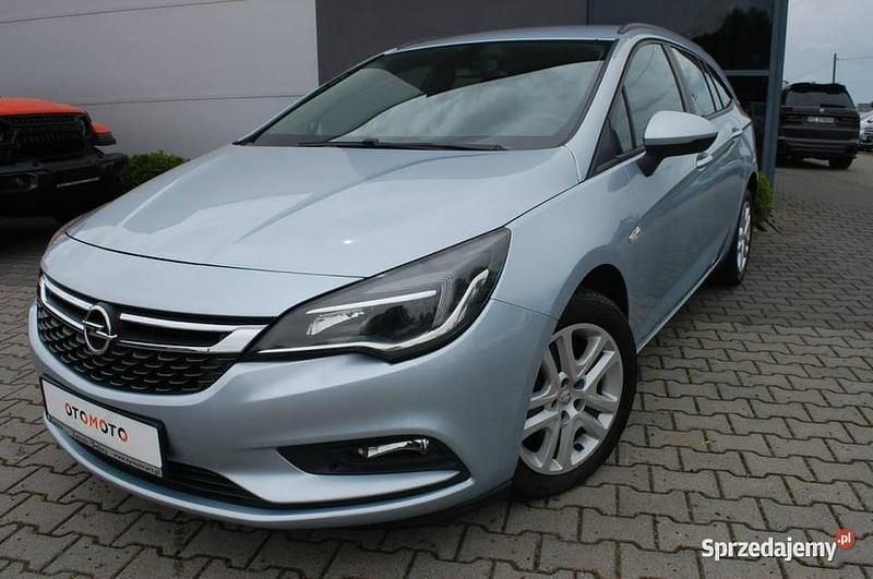 Niebieski Używany 2016 Opel Astra Kombi | 27 900 zł (Uczciwa cena) - Obraz 1/4