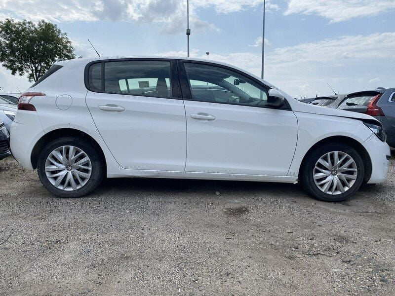 Używany Peugeot 308 100 KM (73 kW) 2015 Biały Sedan/Limuzyna