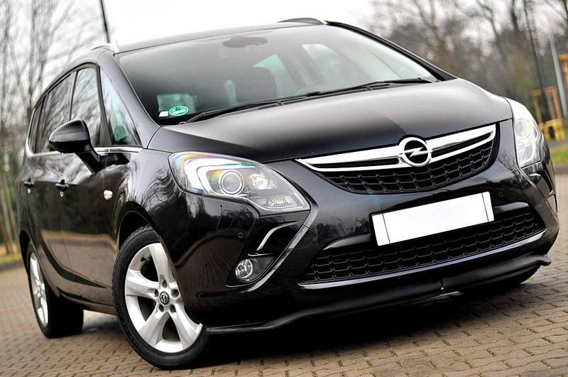 Używany Opel Zafira 140 KM (102 kW) 2011 Czarny (metalik, perła) Minivan