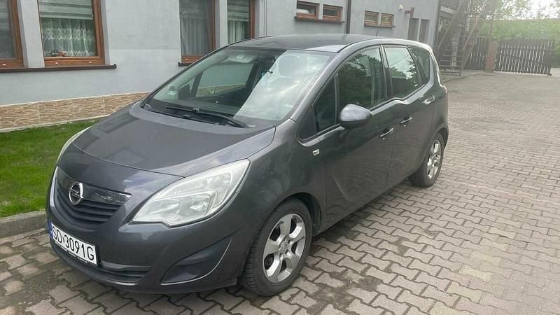 Szary Używany 2010 Opel Meriva Minivan | 12 299 zł (Uczciwa cena) - Obraz 1/4