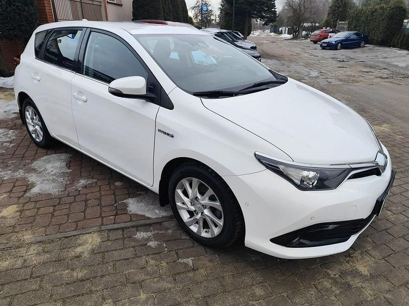 Używany Toyota Auris Hybrid 136 KM (100 kW) 2018 Biały Hatchback