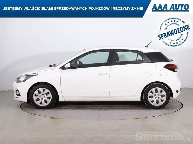 Używany Hyundai i20 84 KM (61 kW) 2019 Biały Hatchback
