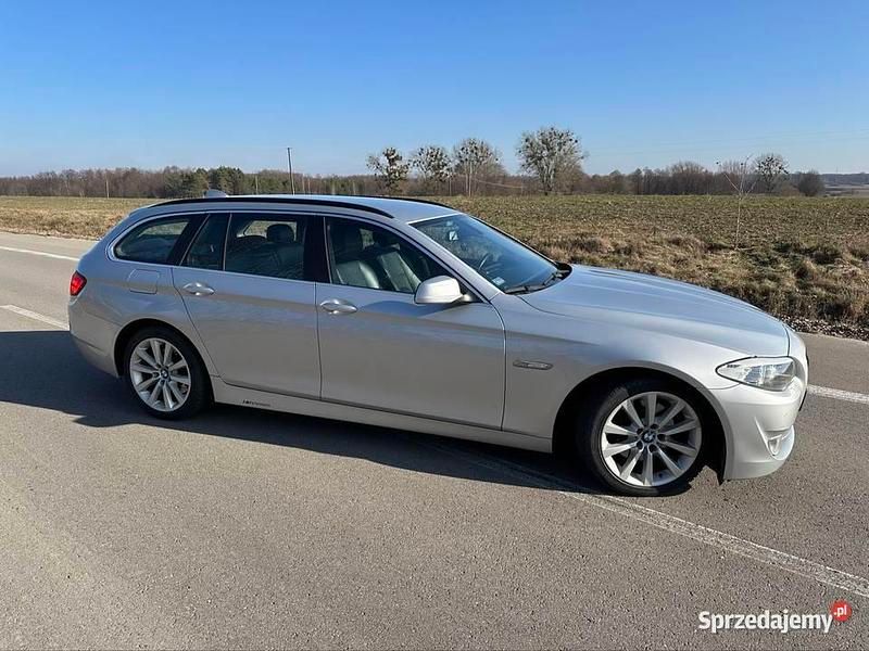 Używany BMW 520 2010 Srebrny Kombi