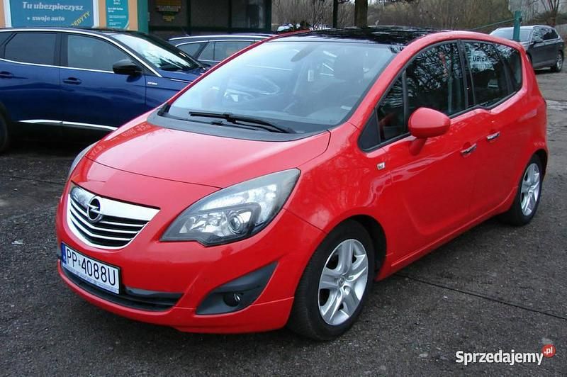 Czerwony Używany 2011 Opel Meriva Minivan | 19 900 zł (Dość drogi) - Obraz 1/4