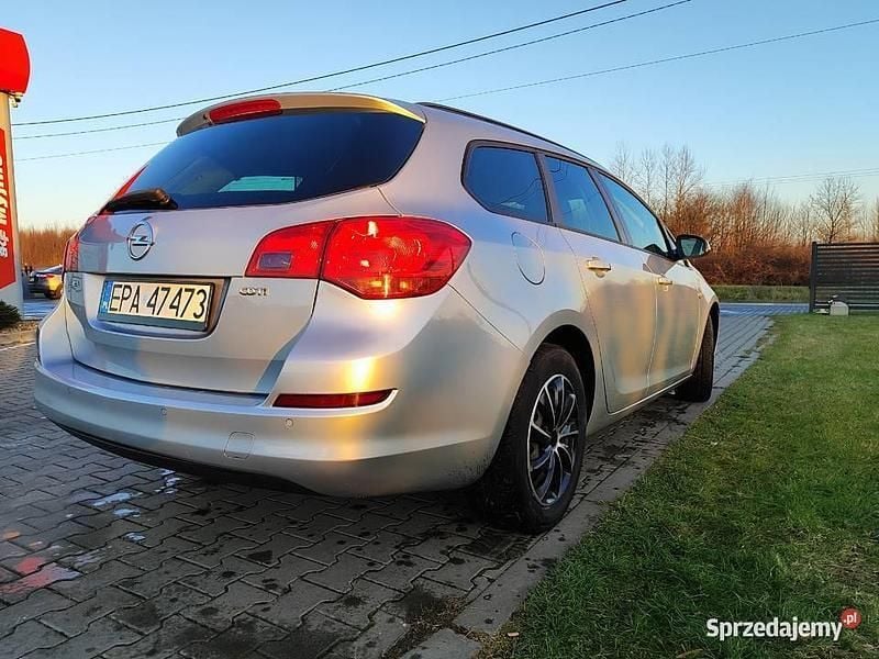 Używany Opel Astra 2010 Srebrny Kombi