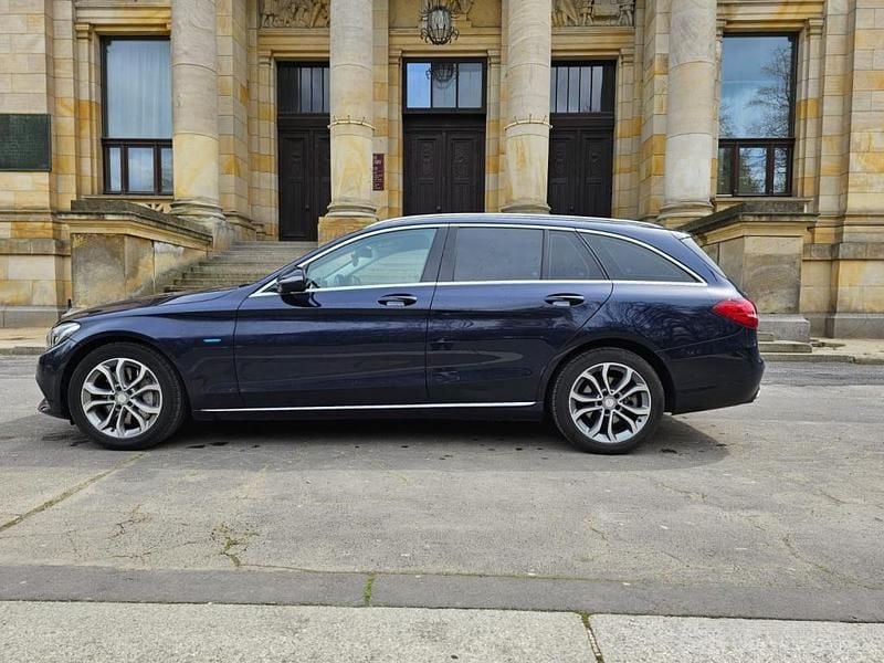 Używany Mercedes C350e 2016 Niebieski Kombi