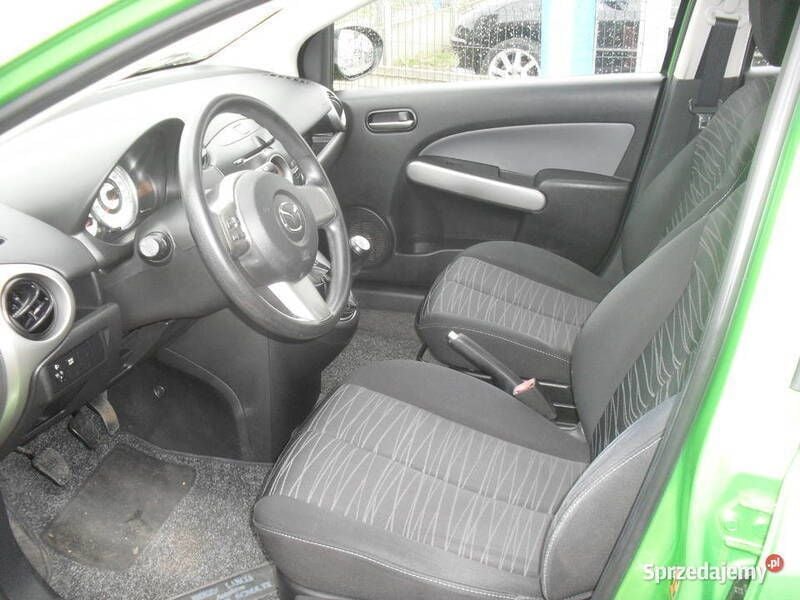 Używany Mazda 2 75 KM (55 kW) 2010 Zielony Hatchback