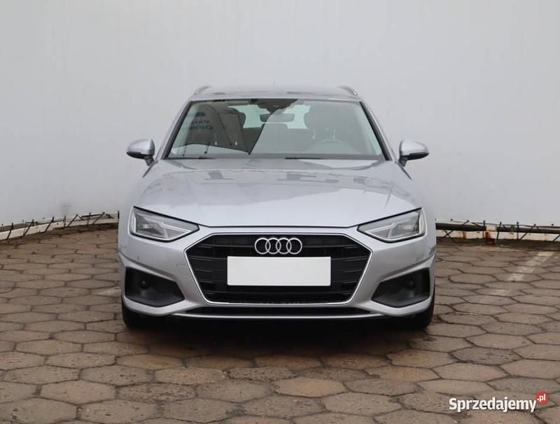 Używany Audi A4 2020 Srebrny Kombi