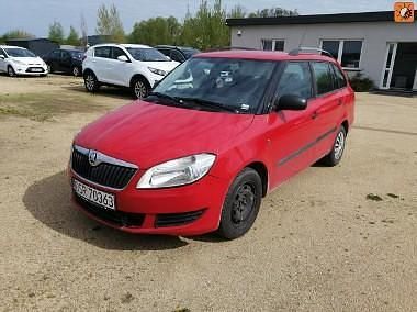 Czerwony Używany 2011 Skoda Fabia Hatchback | 8900 zł (Dobra cena) - Obraz 1/4