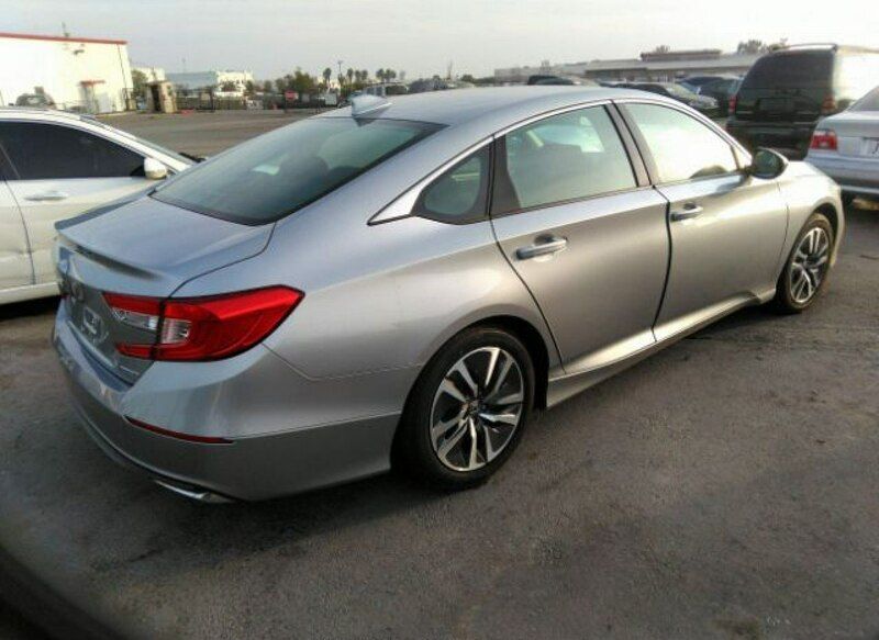 Używany Honda Accord Hybrid 212 KM (155 kW) 2021 Srebrny Sedan/Limuzyna