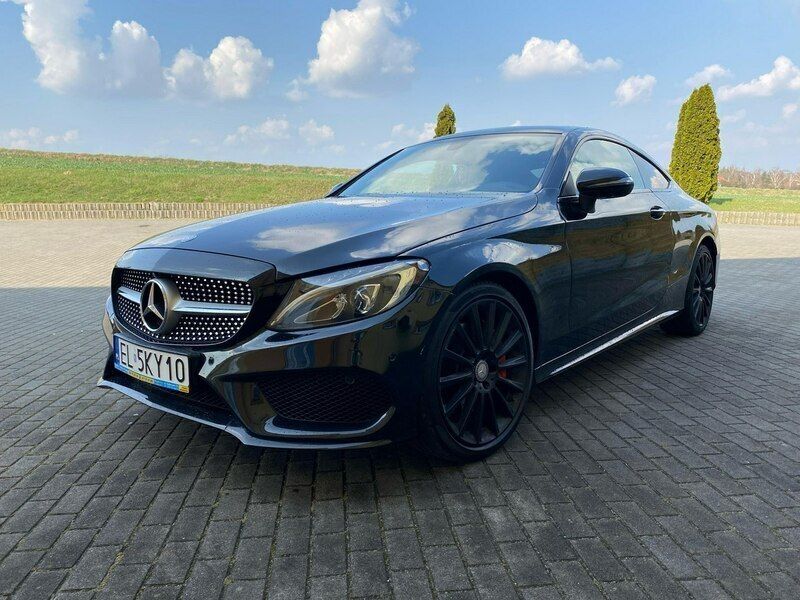 Czarny (metalik) Używany 2016 Mercedes C250 Coupe | 120 000 zł - Obraz 1/4