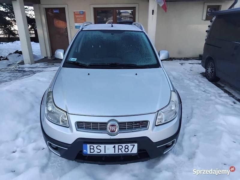 Szary Używany 2010 Fiat Sedici SUV | 13 900 zł (Dobra cena) - Obraz 1/4