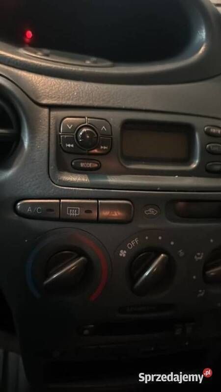 Używany Toyota Yaris 68 KM (50 kW) 2000