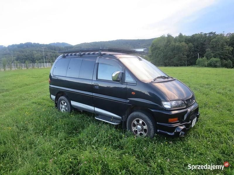 Używany 2003 Mitsubishi Space Gear Van | 35 000 zł - Obraz 1/4