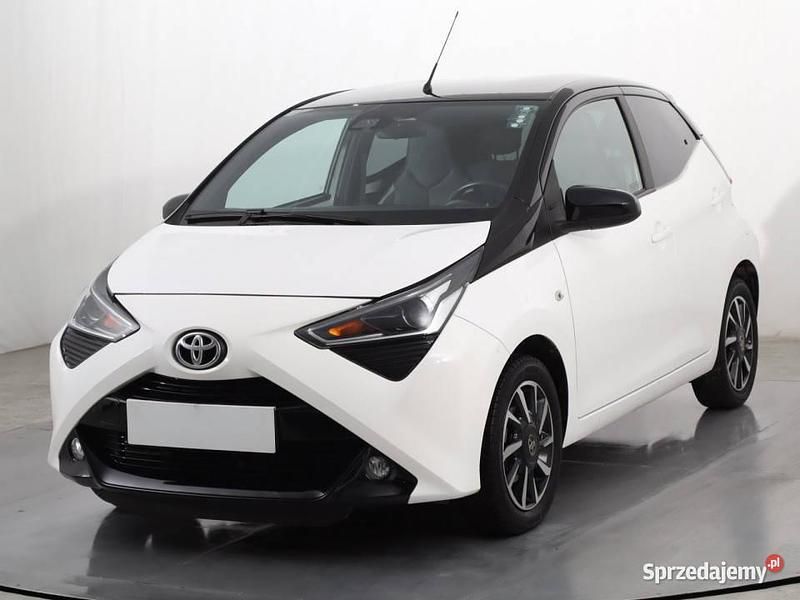Używany Toyota Aygo 72 KM (52 kW) 2021 Biały Hatchback