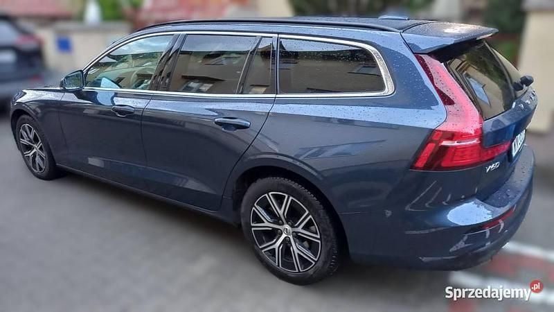 Używany 2023 Volvo V60 Core Kombi | 147 500 zł - Obraz 1/4