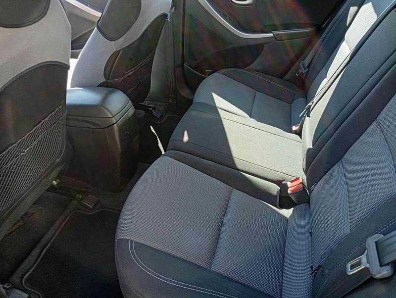 Używany Hyundai i30 2013 Brązowobeżowy Kombi