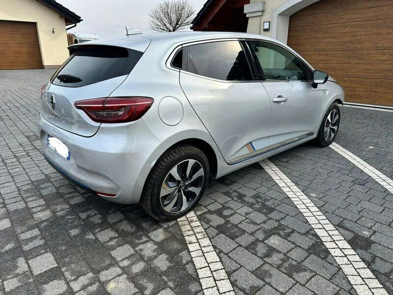 Srebrny (metalik) Używany 2020 Renault Clio V Sedan/Limuzyna | 24 900 zł - Obraz 1/4