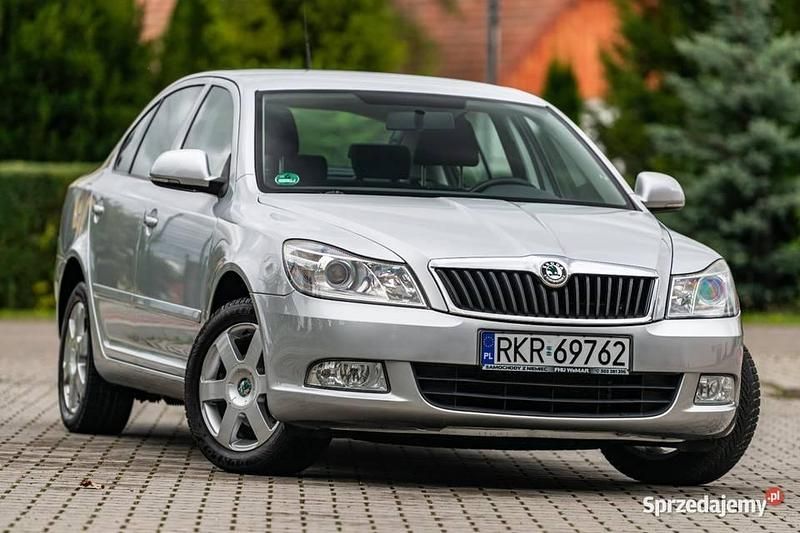 Srebrny Używany 2010 Skoda Octavia Sedan/Limuzyna | 19 900 zł (Uczciwa cena) - Obraz 1/4