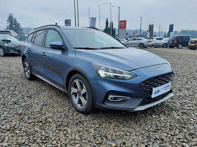 Używany Ford Focus 120 KM (88 kW) 2020 Niebieski (metalik) Sedan/Limuzyna