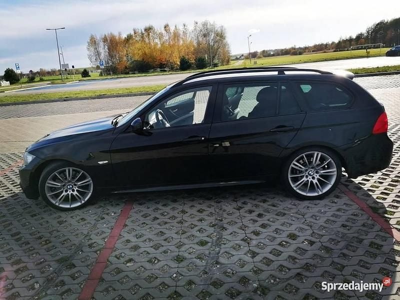 Czarny Używany 2009 BMW 320 Kombi | 17 000 zł (Uczciwa cena) - Obraz 1/4