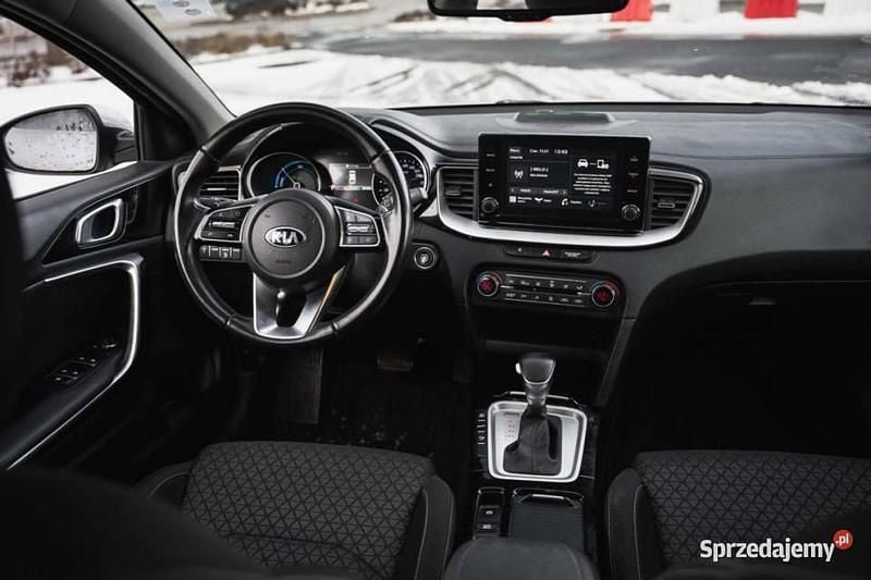 Używany Kia Ceed 2021 Srebrny Hatchback