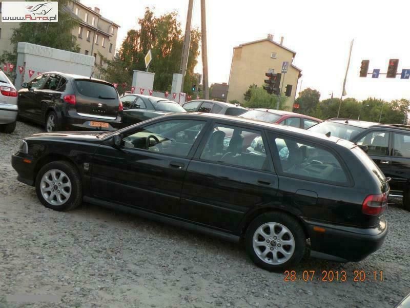 Używany Volvo V40 125 KM (91 kW) 2000 Grafitowy (metalik) Kombi