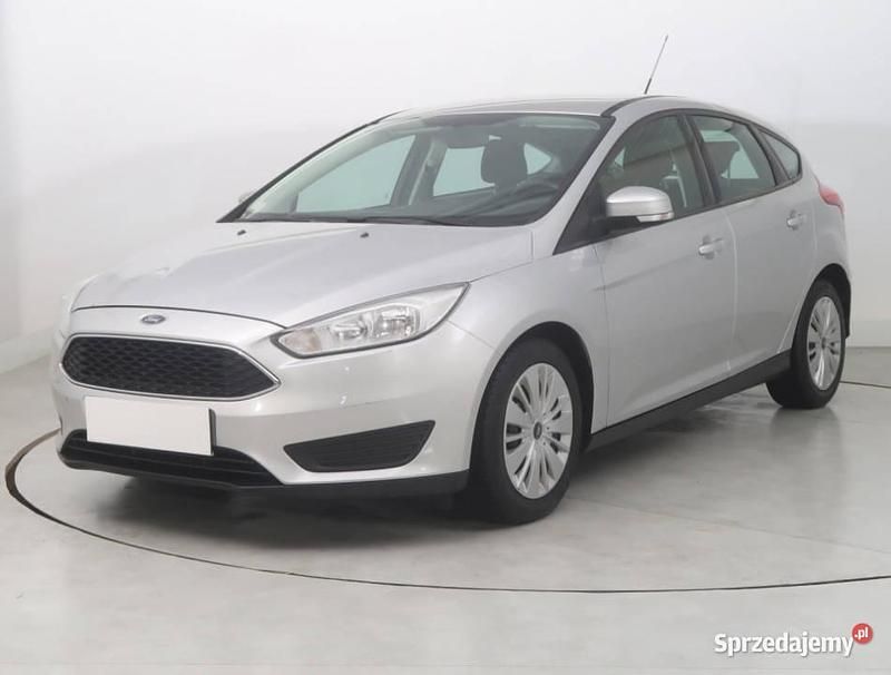 Używany Ford Focus 2015 Srebrny Hatchback