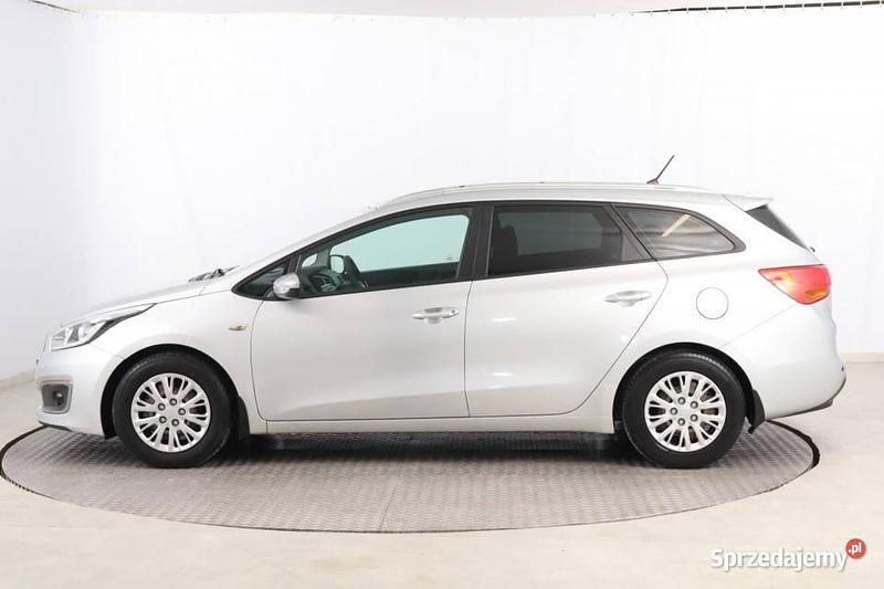 Używany Kia Ceed 135 KM (99 kW) 2015 Srebrny Hatchback