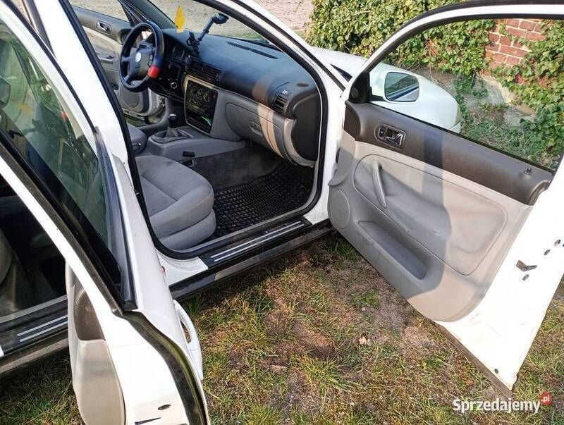 Używany VW Passat 2003 Biały Sedan/Limuzyna
