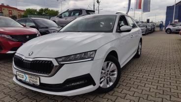 Biały Używany 2023 Skoda Octavia Active Kombi | 88 800 zł (Uczciwa cena) - Obraz 1/4