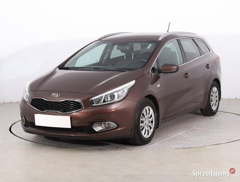 Używany Kia Ceed 135 KM (99 kW) 2015 Brązowy Hatchback