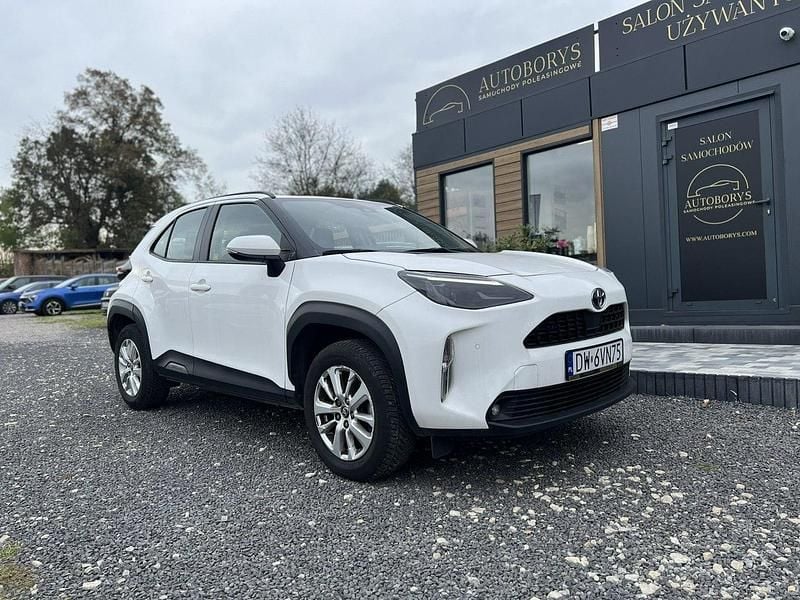 Biały (metalik) Używany 2023 Toyota Yaris Hybrid SUV | 69 900 zł - Obraz 1/4