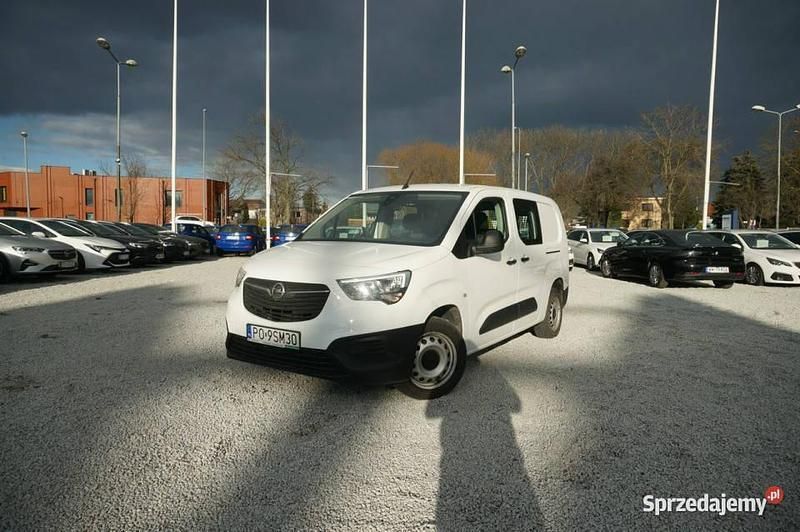 Biały Używany 2020 Opel Combo Minivan | 49 900 zł (Dobra cena) - Obraz 1/4