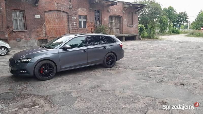 Granatowy Używany 2022 Skoda Octavia Kombi | 75 500 zł (Uczciwa cena) - Obraz 1/4