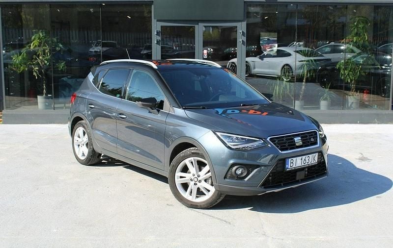 Szary (metalik) Używany 2021 Seat Arona FR SUV | 72 800 zł (Uczciwa cena) - Obraz 1/4