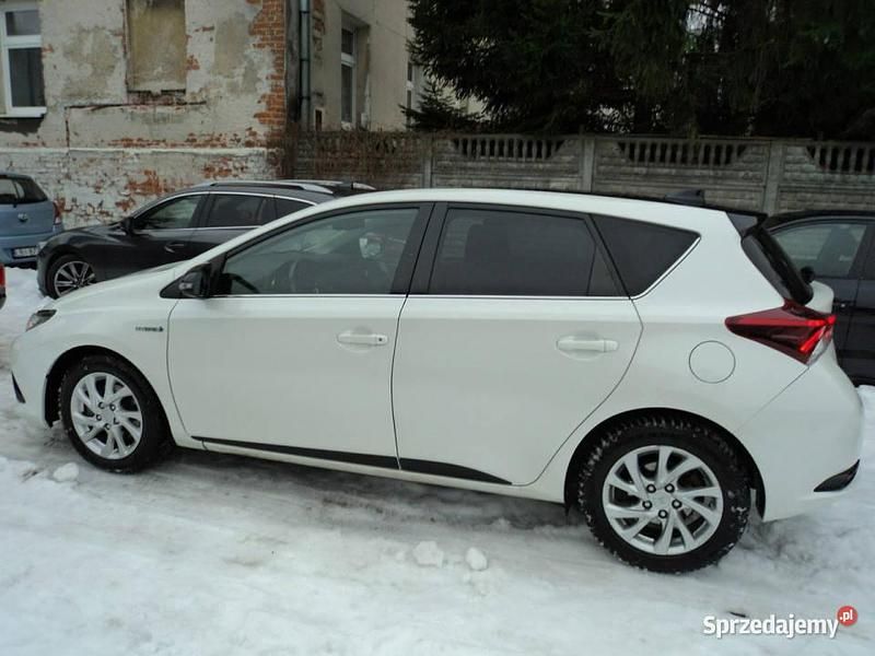 Używany Toyota Auris Hybrid 100 KM (73 kW) 2018 Biały (metalik, perła) Hatchback