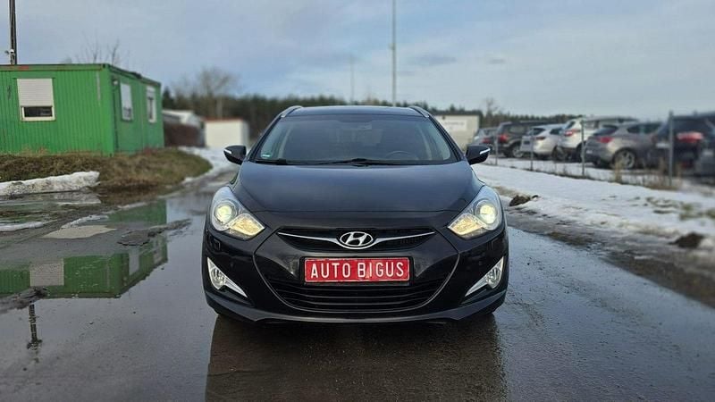 Używany Hyundai i40 136 KM (100 kW) 2013 Czarny (metalik) Kombi