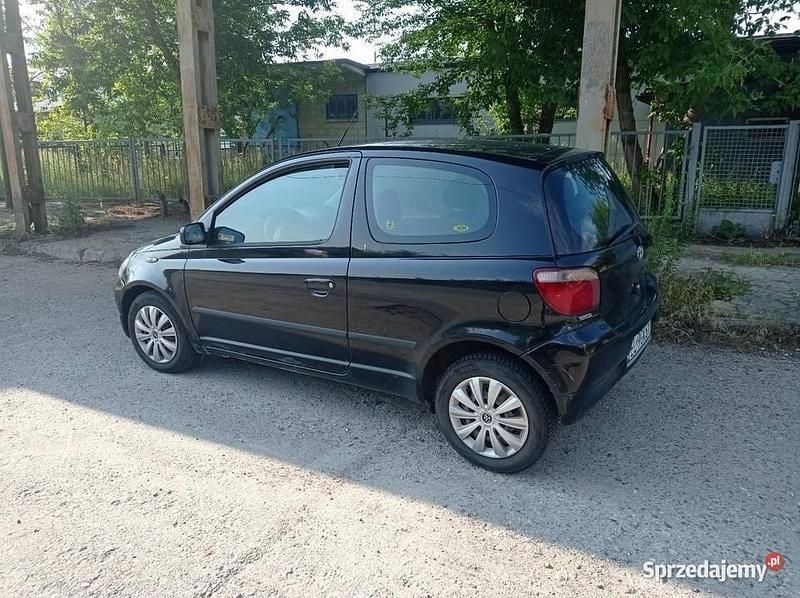 Czarny Używany 2002 Toyota Yaris Hatchback | 3000 zł (Uczciwa cena) - Obraz 1/4