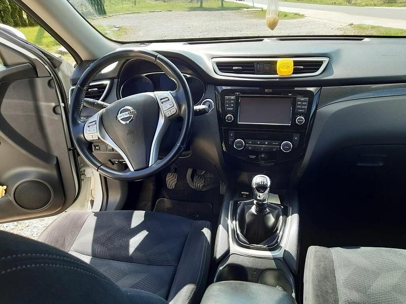 Biały Używany 2016 Nissan X-Trail SUV | 69 900 zł (Drogi) - Obraz 1/4